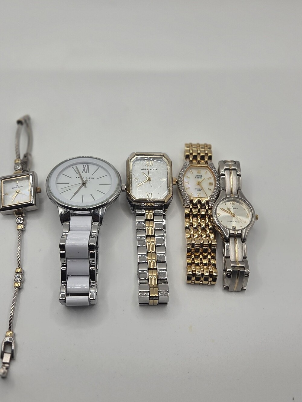 5 Womenโs Watch Lot Mixed Brands Two Tone Gold Silver Fashion Watches
